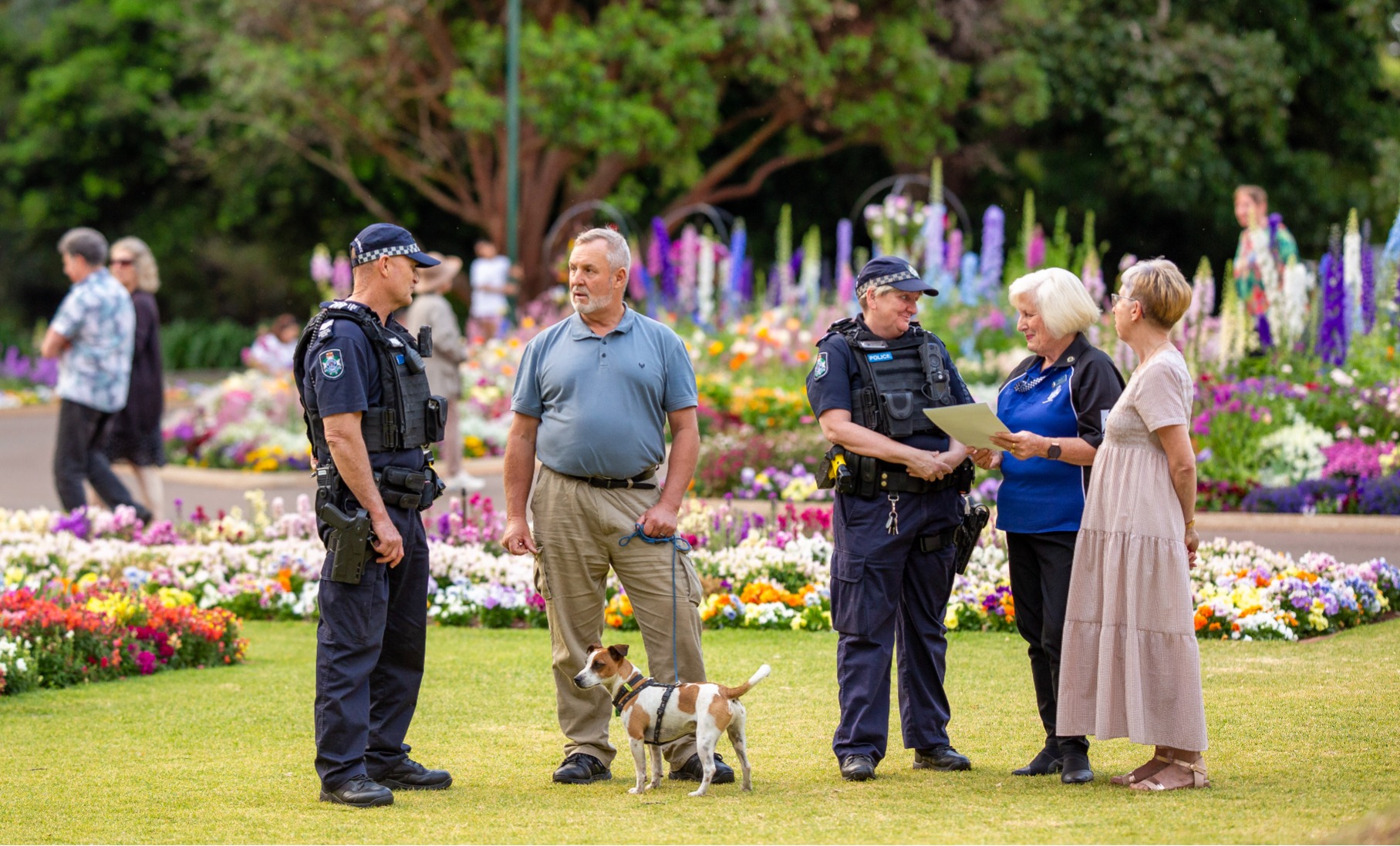 DCPCs with community in Toowoomba park